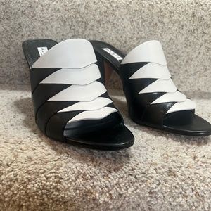 Alaia Mules/Heels Veau Graphique Black and White